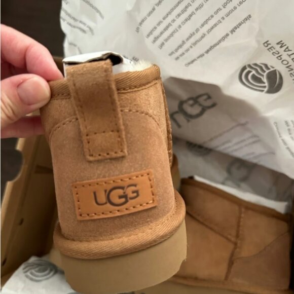 New Ugg Womens mini Snow boots - Picture 3 of 4
